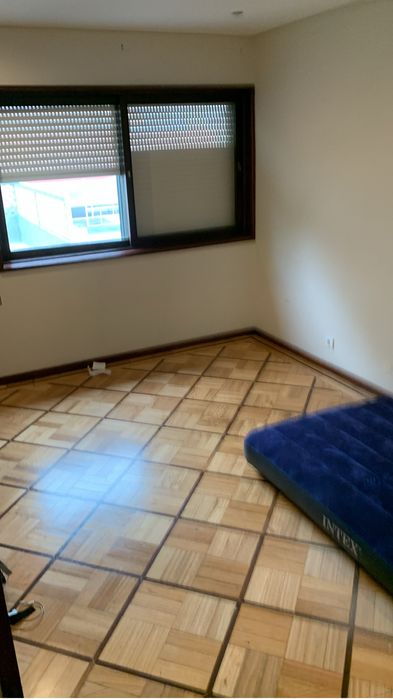 Arrenda-Se 1 Quarto de Frente para Rua.