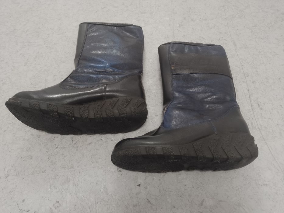 Sprzedam damskie zimowe buty rozmiar 37.