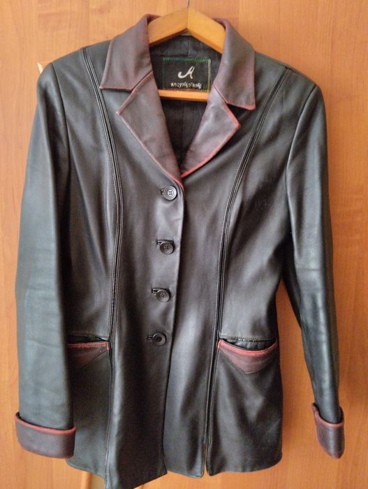 Шкіряна жіноча курточка, косуха.