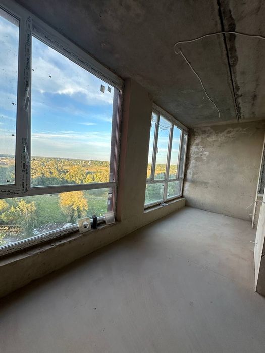 Здана новобудова!  Кухня вітальня та 2  спальні!