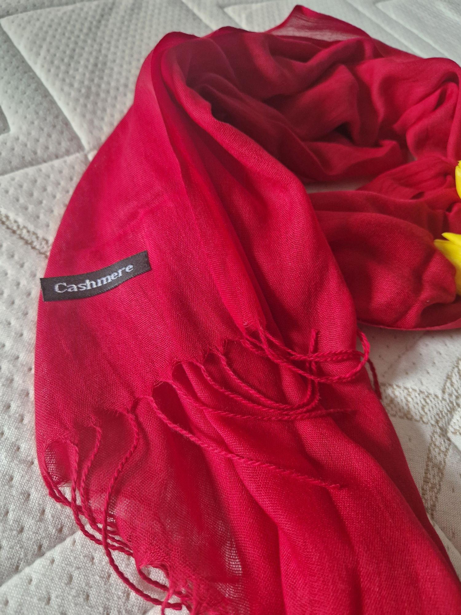 Czerwony  szalik Cashmere, elegancki i stylowy klasyczny, casualowy