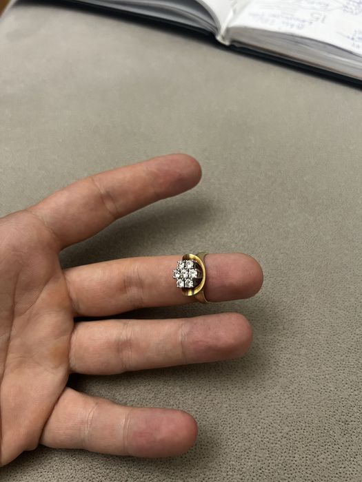 pierścionek złoty 585 z 0,70 CT diamentami