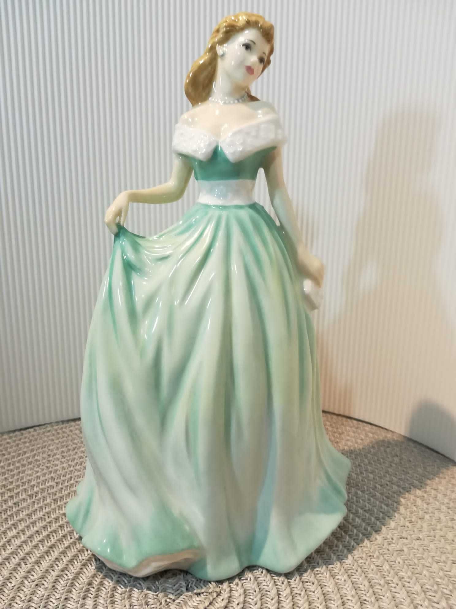Prezent. Porcelanowa figurka Royal Doulton.
