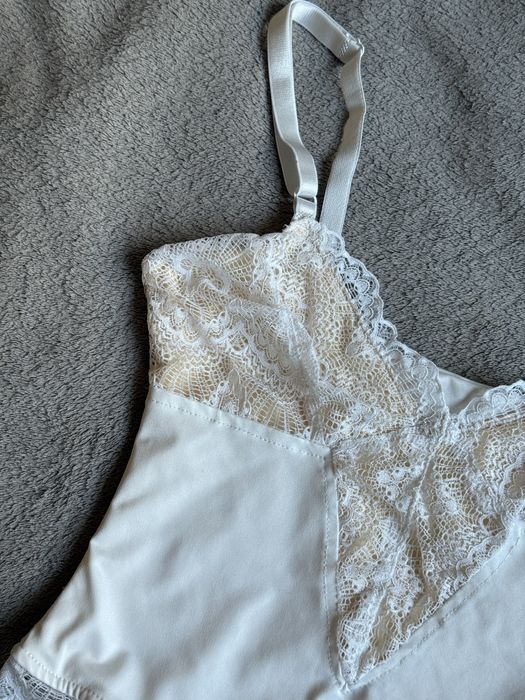 Білий боді з мереживом