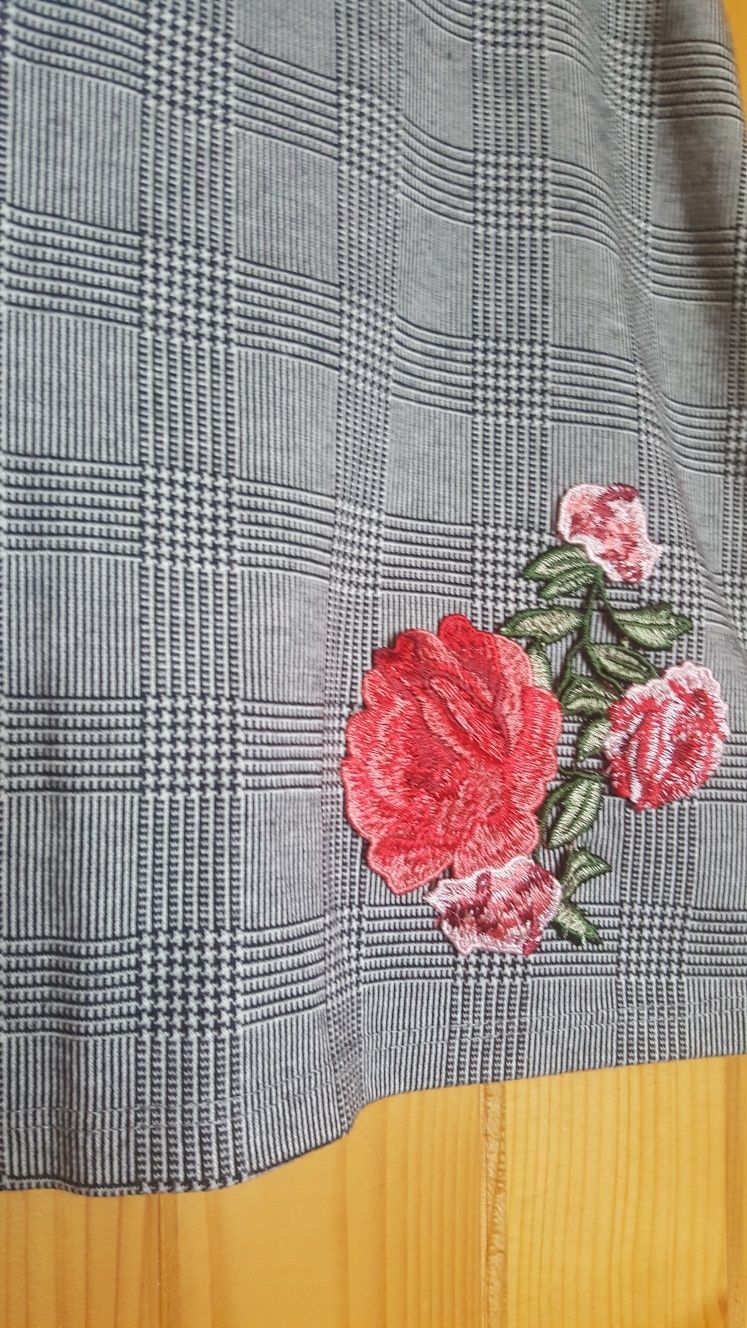 Mini spódnica kratka róże kwiaty r L 40 Stradivarius nowa