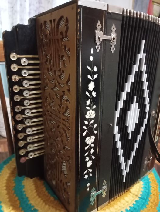 Продам срочно гармошка гармонь