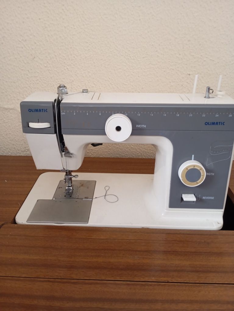 Maquina costura Olimatic 393