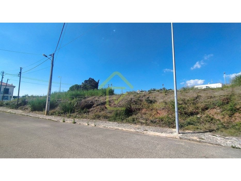 Lote de terreno em Outeiro da Zibreira