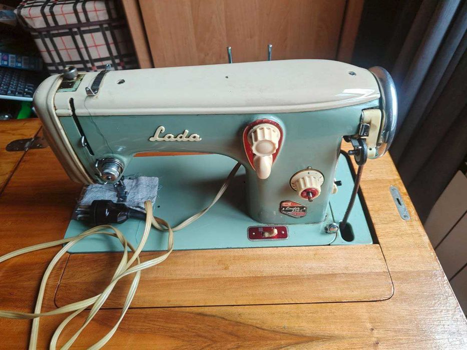 Швейная машинка Lada 236-1