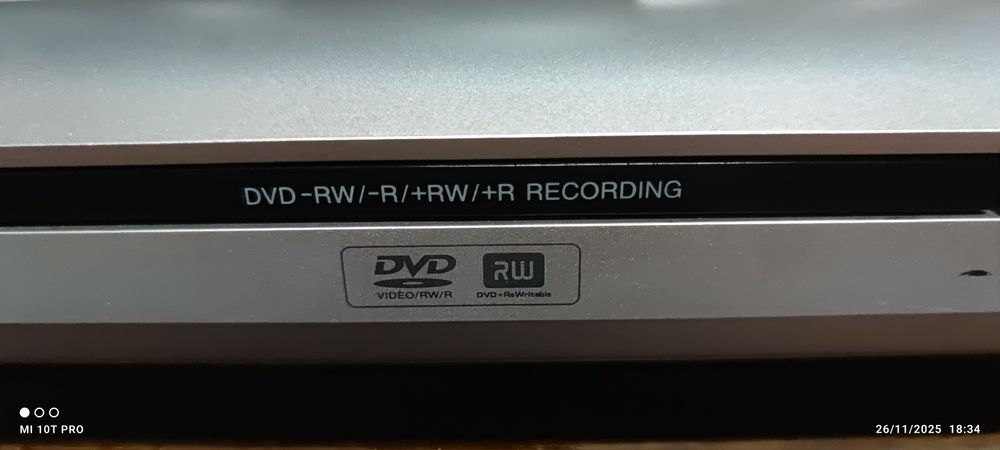 Leitor e gravador de DVDs  LG, a funcionar e bem estimado.