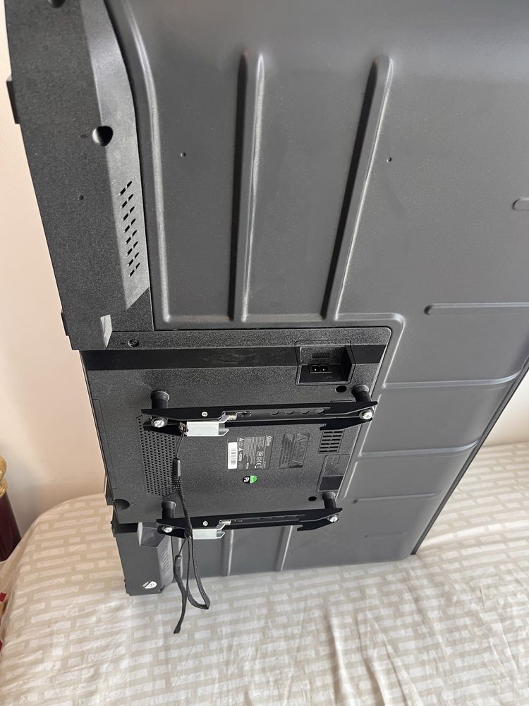 Tv Qilive vem com comando, so tem 5 meses de uso nao é smart. 32