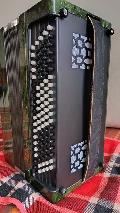 Продам баян Етюд 205м