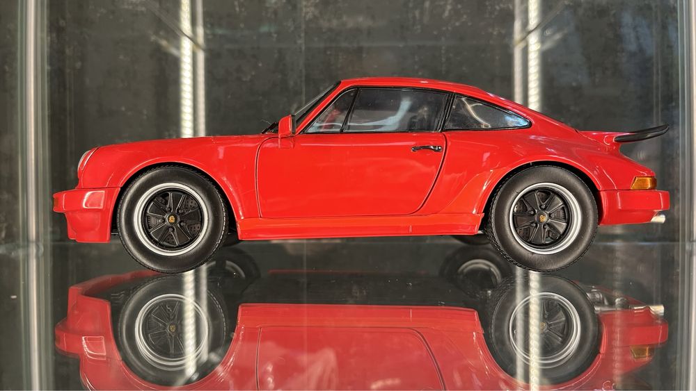 Porsche 911, 3.0 Turbo (1975) - Norev 1/18