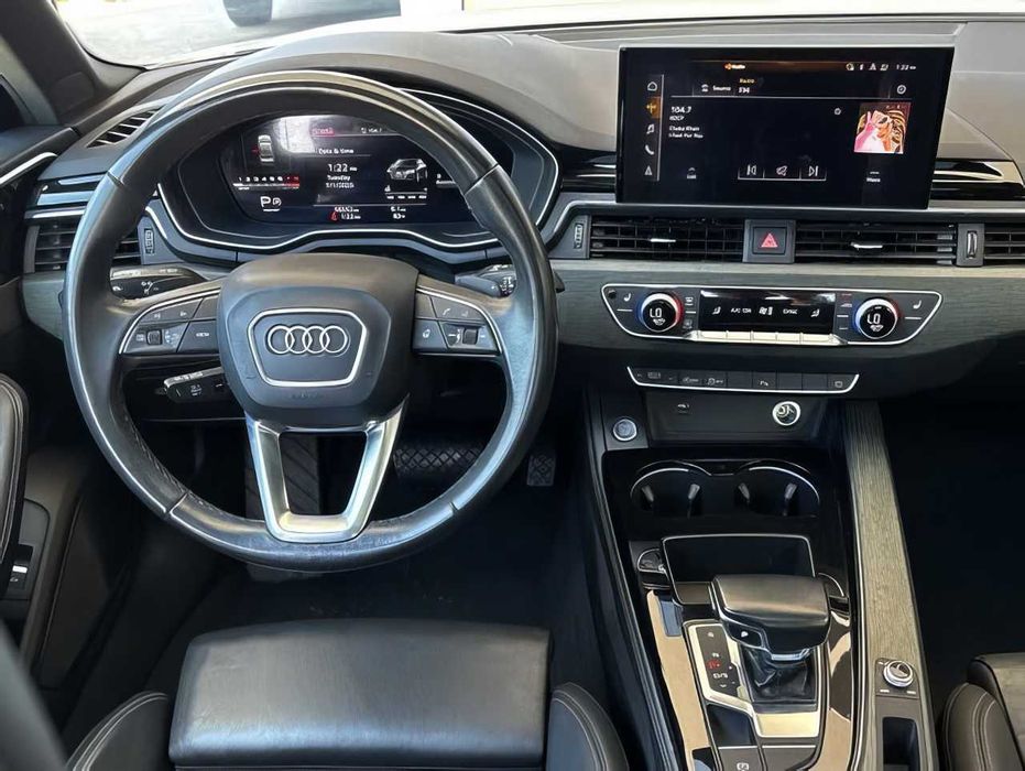 Audi A4      2023
