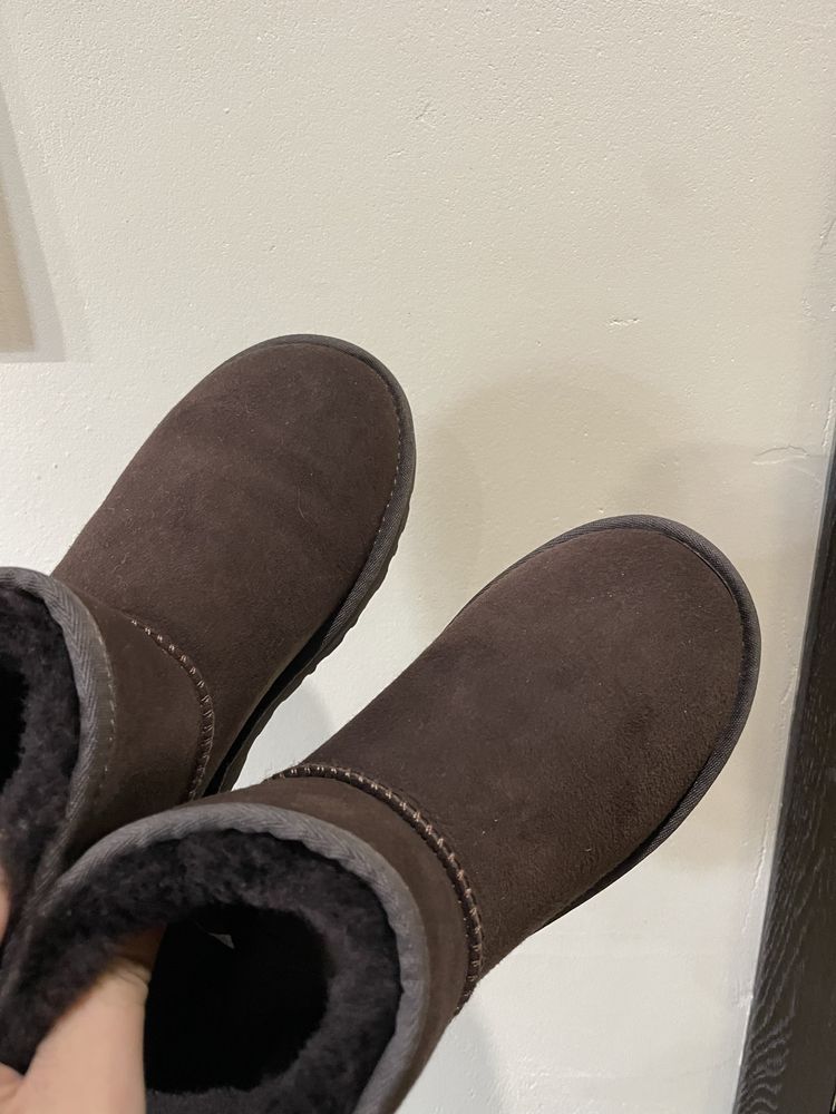 Продам угги UGG AUSTRALIA из натуральной замши, оригинал, шоколадные