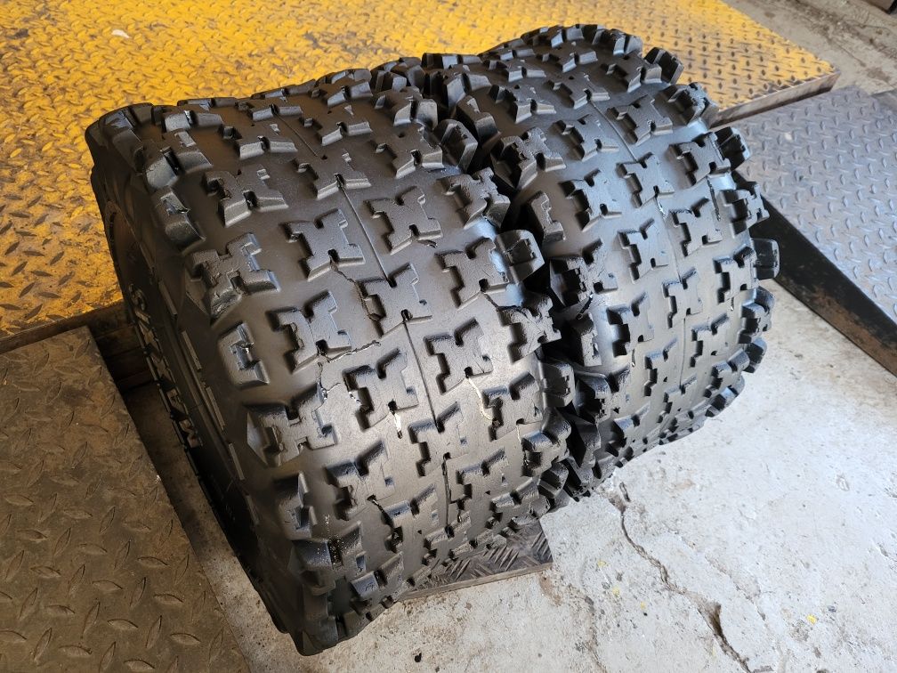 ## Maxxis Razr 2 22x11-9 quad ##