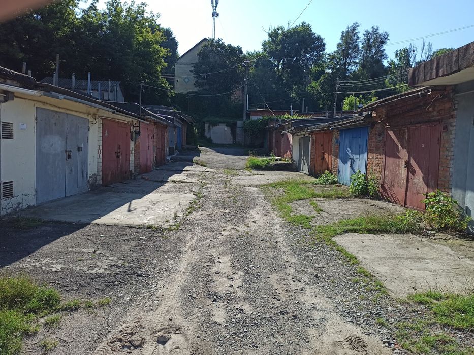 Продам гараж масив Золотий колос де танк стояв