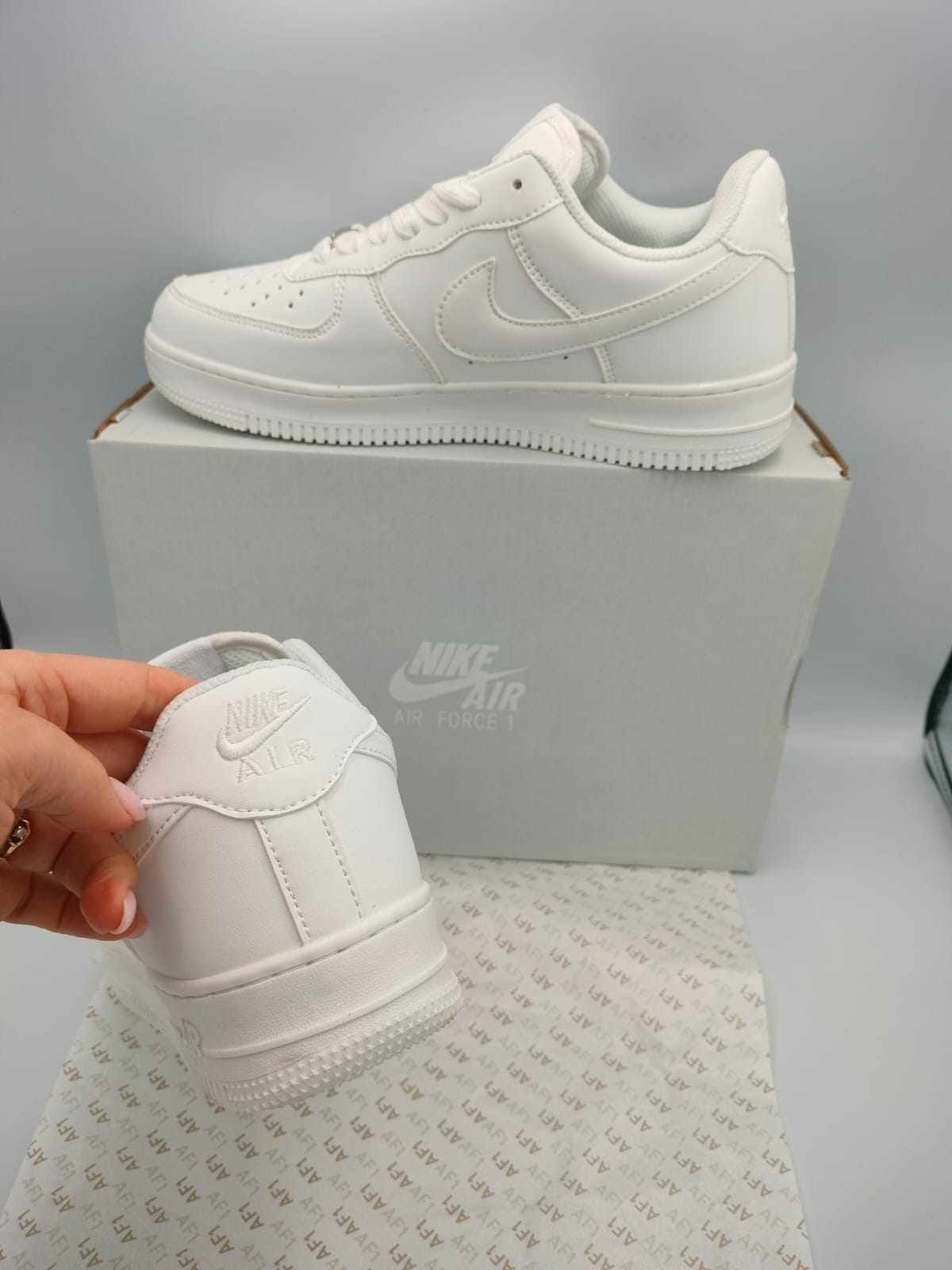 WYPRZEDAŻ Nike Air Force one r. 43