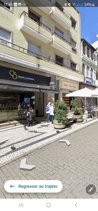 Se Aluga  Via Santa Catarina (Bolhão) Metro a 30 segundos.