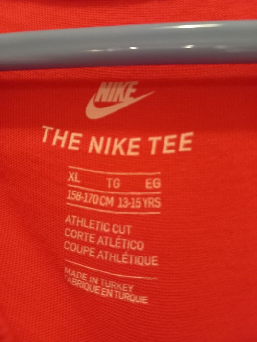 T shirt nike encarnada tam 13/15  anos