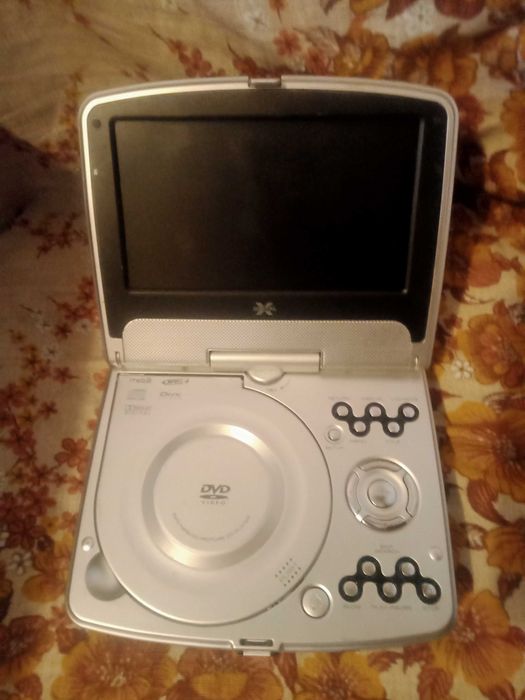 Портативный dvd плеере DIGITAL TF-DVD7333D под флешку и не только