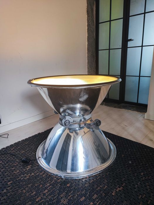 Mesa estilo Industrial - Peça Única e Original.