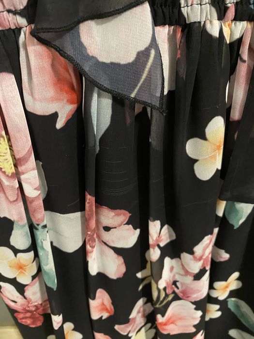 Lekka zwiewna sukienka w kwiaty 38