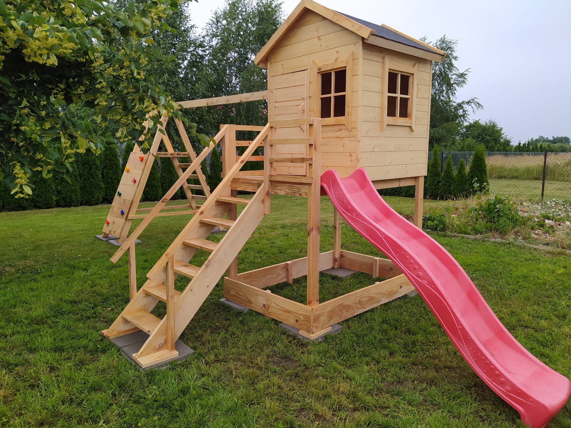 Domek dla dzieci, plac zabaw, małpi gaj Dostępny od ręki