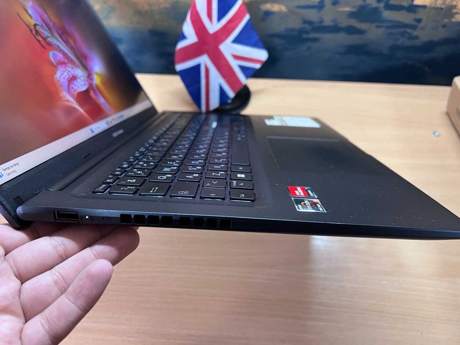 ASUS Vivobook M3704YA 17X 17.3"IPS FHD Ryzen 5 7530U 16/512Gb Vega 7