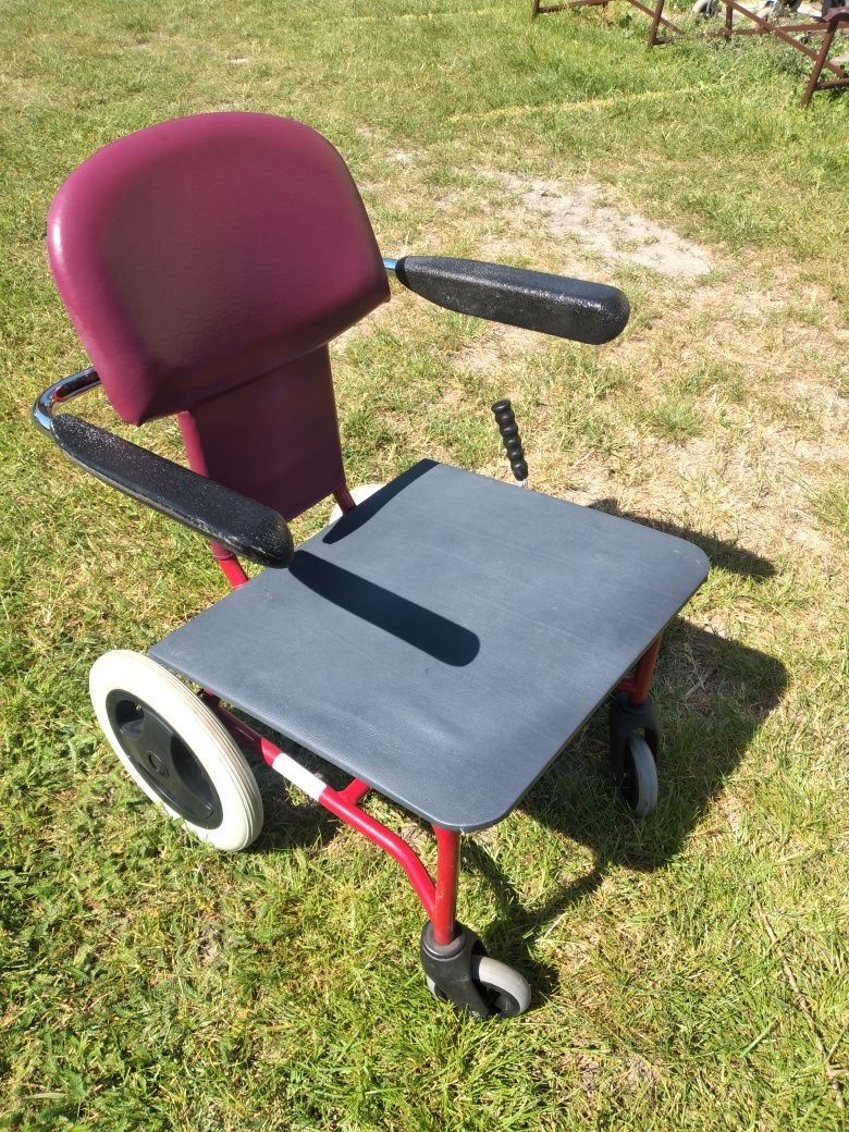 Krzesełko transportowe dla osoby niepełnosprawnej