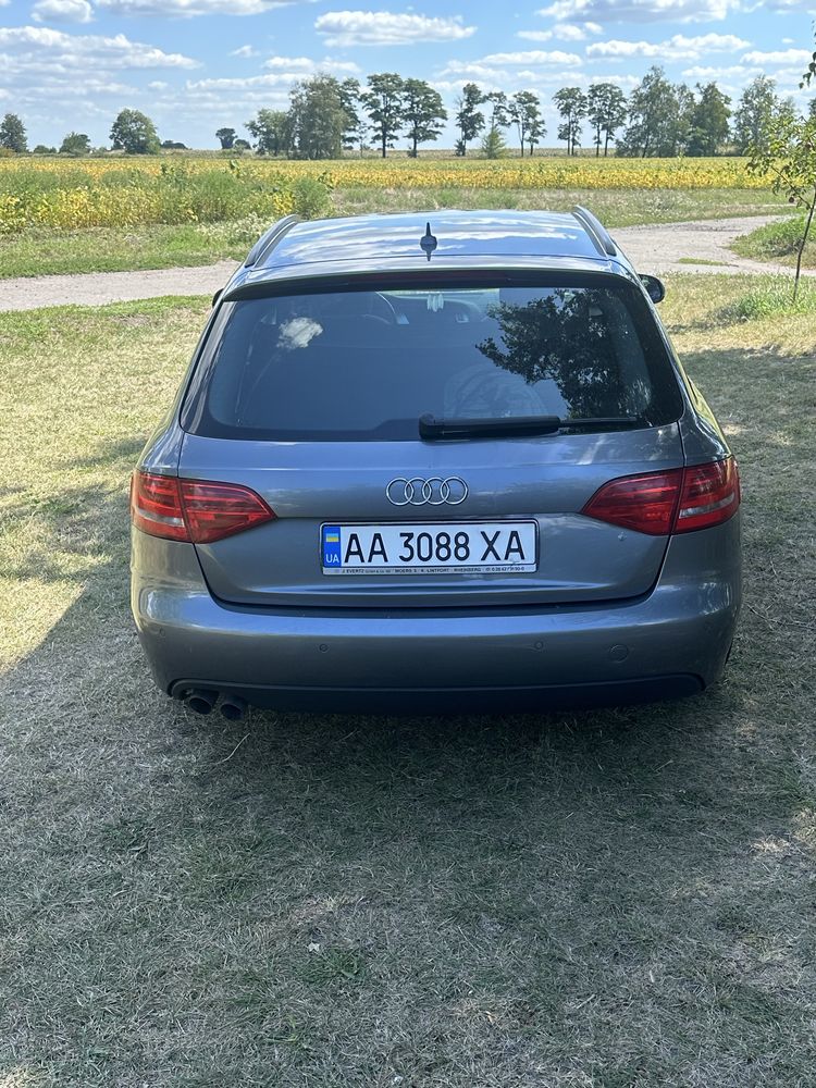 Ауди А4В8 2011 р