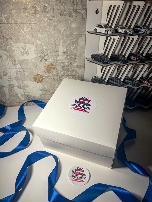 Подарунковий набір BOXBOX | Bburago F1 Red Bull RB19 Max Verstappen