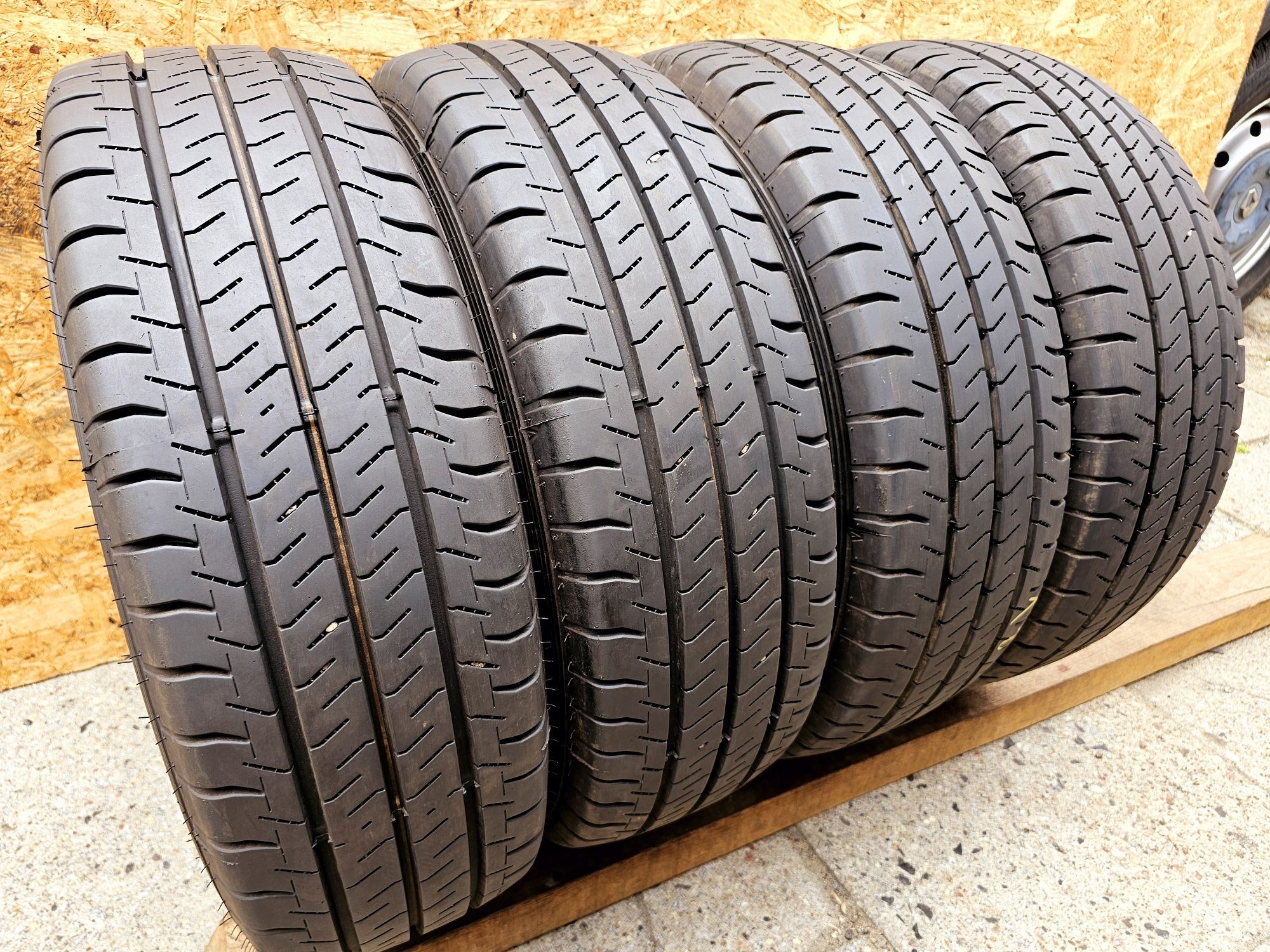 Idealne!!  8,5mm. 215/70 r15C Falken Linam. VAN01.  22/23