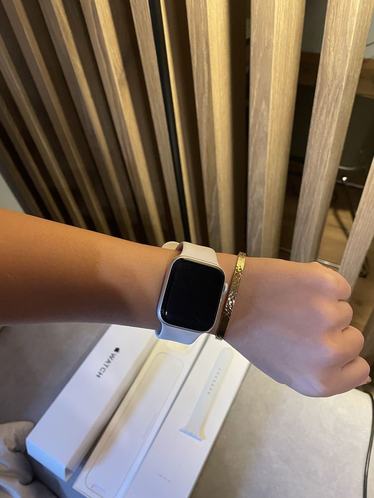 Apple watch SE smartwach