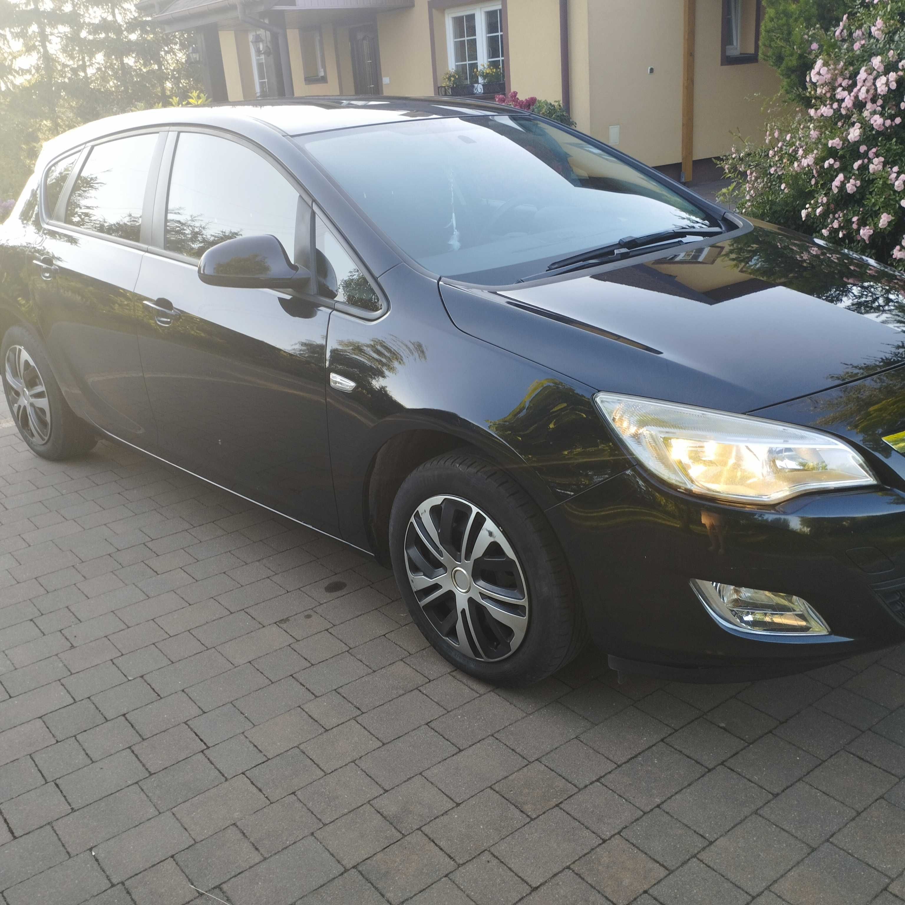 Opel Astra J, zadbany,z gazem