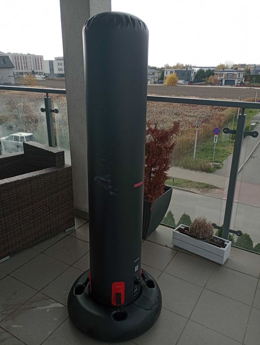 dmuchany worek bokserski