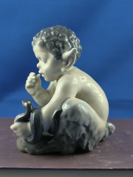 Faun z wężem Royal Copenhagen #porcelana #ozdoba #kolekcja