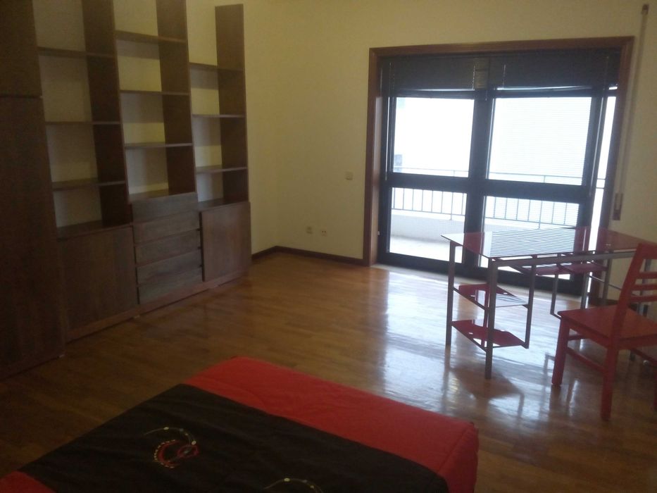 Alugo quartos individuais exclusivo para estudantes, Pedrouços Porto