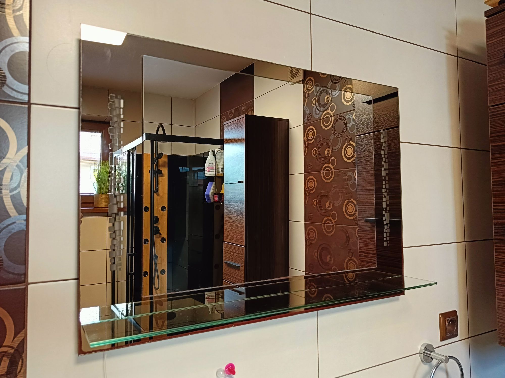 Lustro 56x80 z oświetleniem i półką
