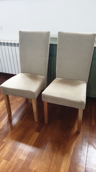 Duas Cadeiras em cor verde