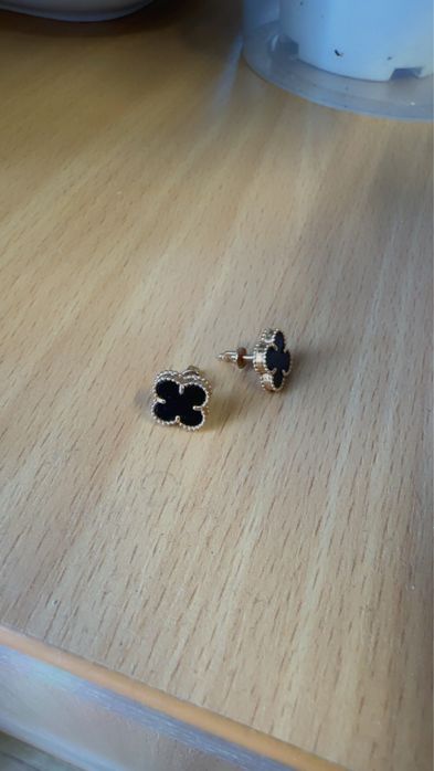 Продам золоті сережки.