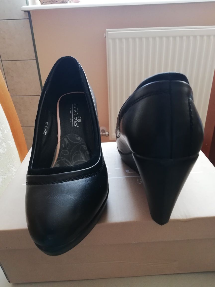 Buty damskie na koturnie r. 36