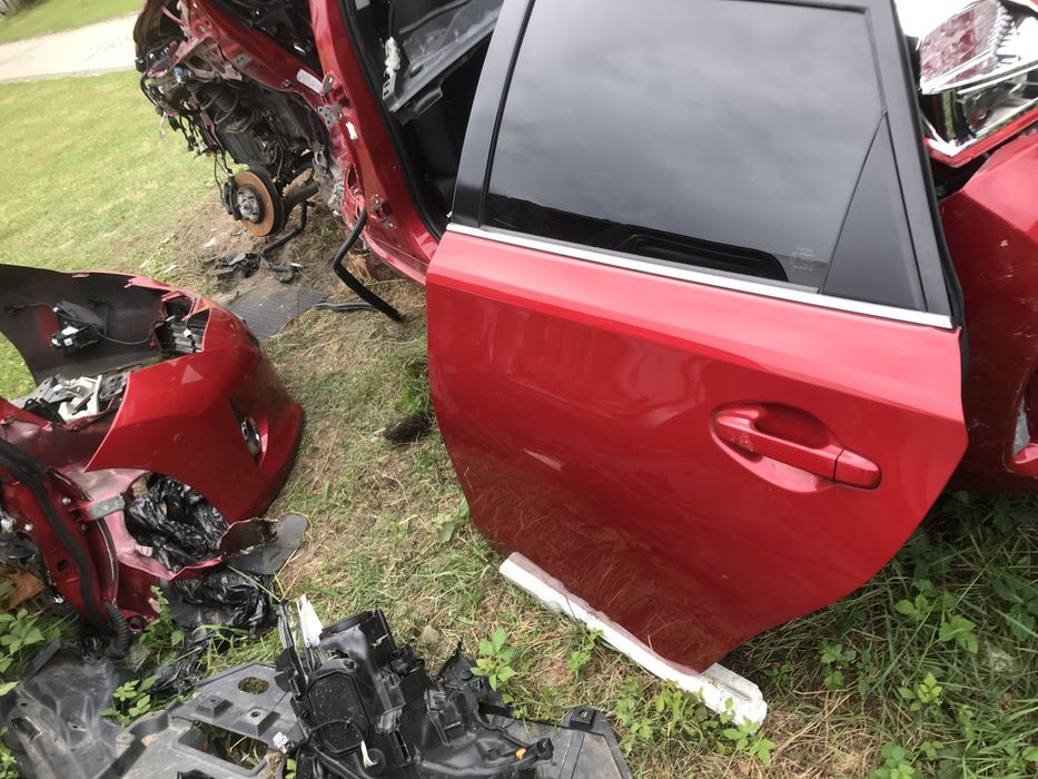 Klapa tylna tył Toyota Auris II E18 Kod 3R3 idealna