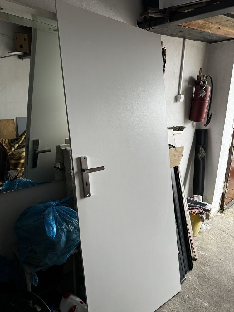 Drzwi 80 cm nowe  wewnętrzne lewe z klamka