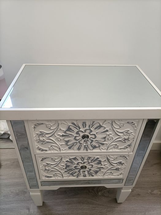 Mesa de cabeceira branco