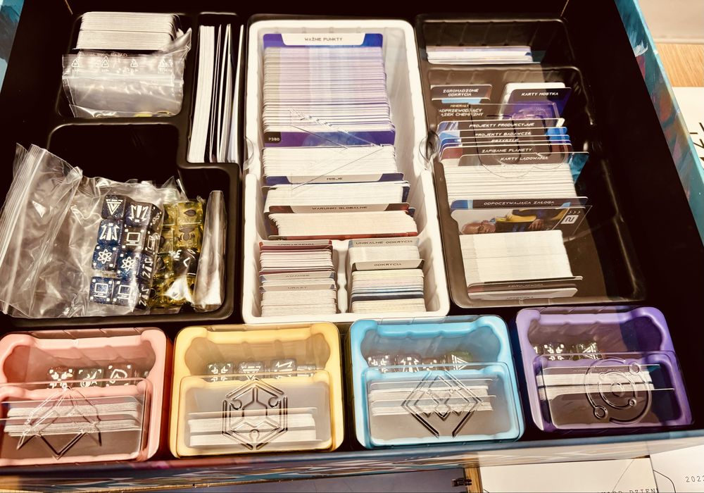 ISS Vanguard Core Pledge PL + Dice Upgrade + Playmats