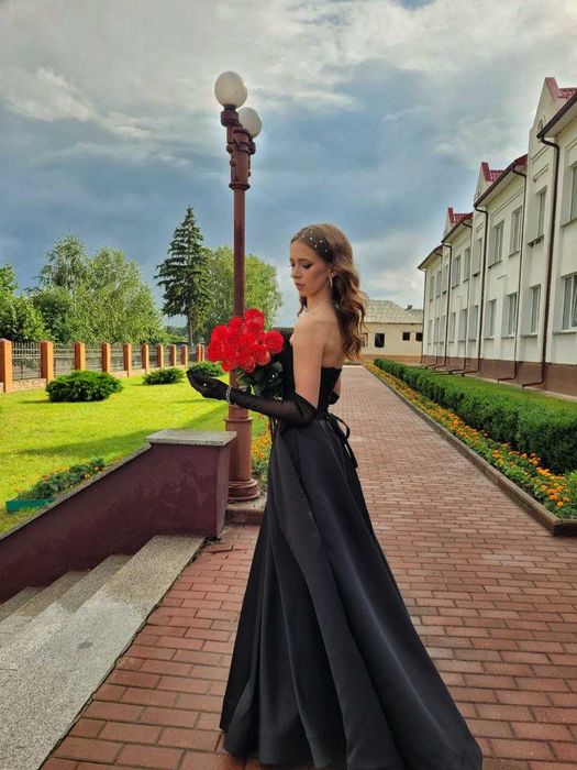 Продам випускну сукню з пір'ям