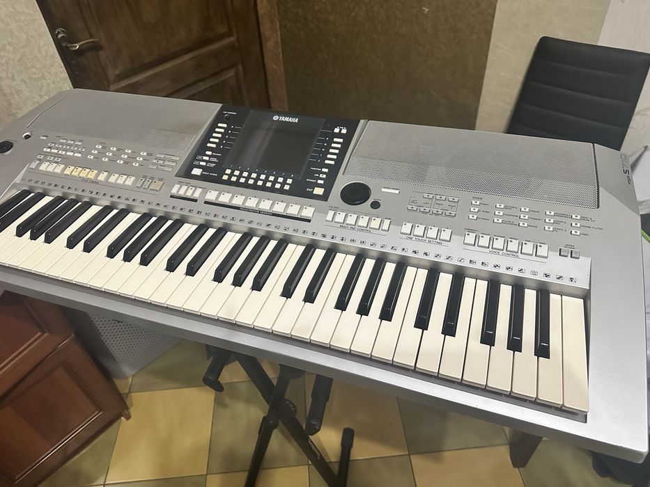 Продам Синтезатор