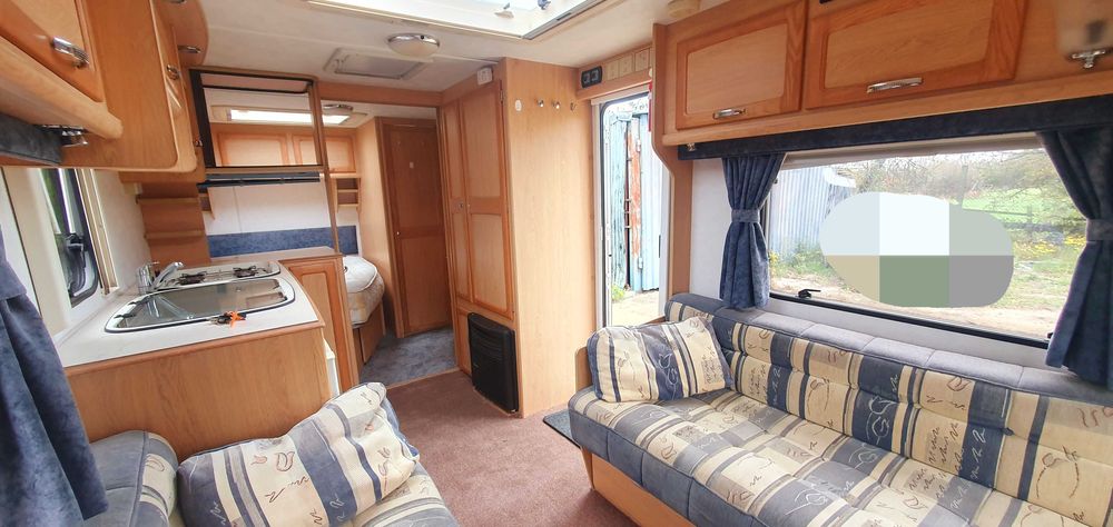 Ladna Przyczepa kempingowa 4 osobowa z sypialnia Elddis Riviera