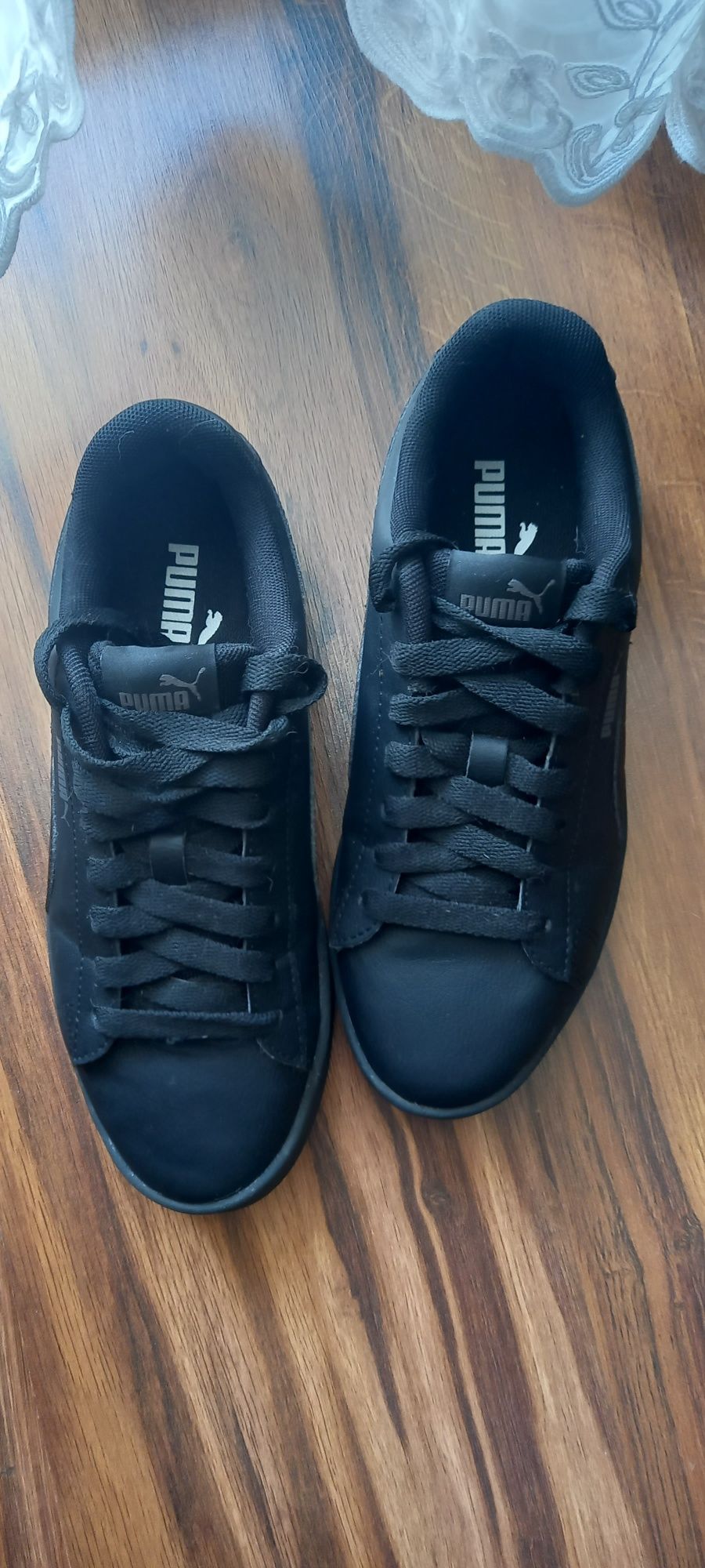 Buty chłopięce czarne PUMA 38. Jak nowe..